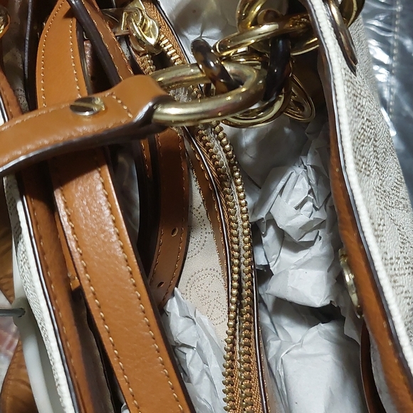 Michael Kors Signature Print Arielle Satchel- Vanilla - Picture 2 of 5